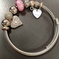 Joias, como reportado por IKEA Strasbourg utilizando o iLost