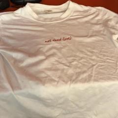 T-shirt, zoals gemeld door MEININGER Hotel Bordeaux Gare Saint-Jean met iLost