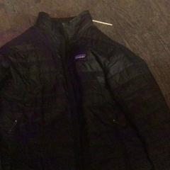 Jas zwart zwart, como reportado por De Heeren van Aemstel utilizando o iLost