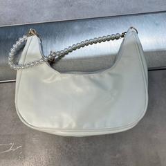 Vit handväska, rapporterat av IKEA Malmö med iLost