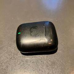 Aurikularrak Fresh 'n' Rebel Clam series earpods, gisa salatu by Hotel V Frederiksplein iLost erabiliz