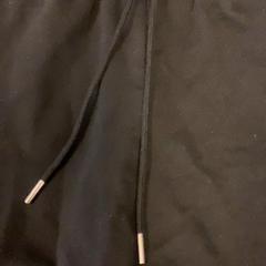 Sweatpants, a été signalé par MEININGER Hotel Brussels City Center utilisant iLost