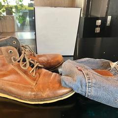 Schuh + Jeans, gemeldet von Hotel V Frederiksplein über iLost