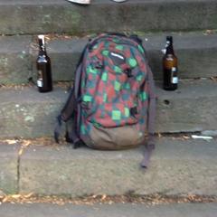 Groen bruin geruite Burton rugzak met inhoud( sigaretten en sleutels, iPhone kabel