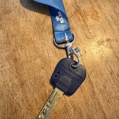 Sleutel cilinderslot met KLM koord, som rapportert til iLost