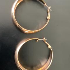 Boucle d'oreille „Gold“, a été signalé par MEININGER Hotel Berlin Central Station utilisant iLost