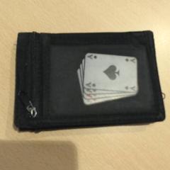 Portefeuille, a été signalé par Walibi Holland utilisant iLost