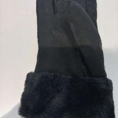 장갑 1 zwarte handschoen, iLost를 사용하여 Arriva Limburg Zuid에 보고됨