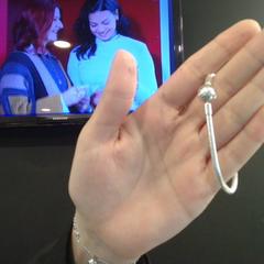 Bracelet silver, a été signalé par MEININGER Hotel Vienna Downtown Franz utilisant iLost