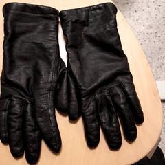 Gloves, as reported by IKEA Furuset using iLost