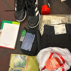 Cipő & Kalap, amint azt Amsterdam ID Aparthotel az iLost segítségével jelentette.