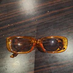 Sonnenbrille oranje zonnebril gevonden op 30-04, gemeldet von Van der Valk Rotterdam Blijdorp über iLost