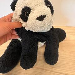 İLost kullanarak IKEA Liège tarafından bildirildiği gibi Sevimli oyuncak panda