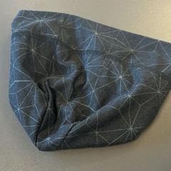 Haurrentzako txapela zwart, gisa salatu by Gebo Tours iLost erabiliz