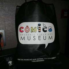 Taška black comics museum, jak nahlášeno The Dominican pomocí iLost