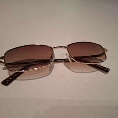 Sluneční brýle, jak nahlášeno Rijksmuseum van Oudheden pomocí iLost