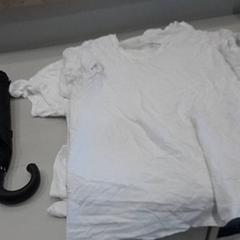 Vêtements Wit shirt, waaier, paraplu, a été signalé par Van der Valk Hotel Schiphol utilisant iLost