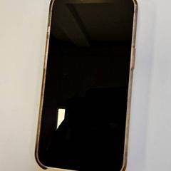 Mobiel met oplader, zoals gemeld door Vrije Universiteit Amsterdam met iLost