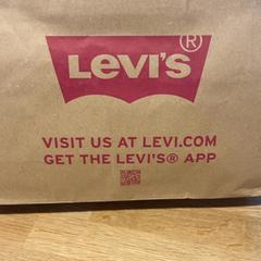 Purchase levi's, gemeldet von Designer Outlet Roermond über iLost