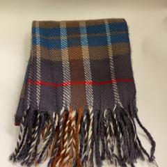 マフラー 耳当て, ha sido reportado por IKEA鶴浜 con iLost