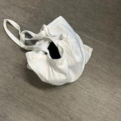 Canivete zakje Lieke Straetmans, como reportado por Regio Oost-Vlaanderen utilizando o iLost