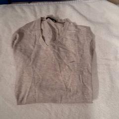 En trui, segundo informou Grand Hotel Amrâth Amsterdam usando iLost