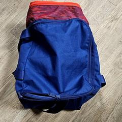 Sporttas Blauw rood, rapporterat av Centraal magazijn med iLost