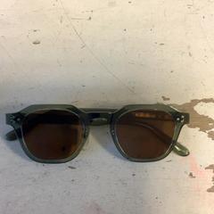 Solglasögon, rapporterat av Artis med iLost