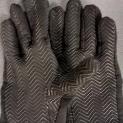 Eskularruak Zwart, gisa salatu by Breng Nijmegen iLost erabiliz