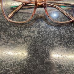 Lunettes, a été signalé par Rotterdam The Hague Airport utilisant iLost