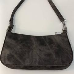 Bolsa, ha sido reportado por Arriva Limburg Noord con iLost