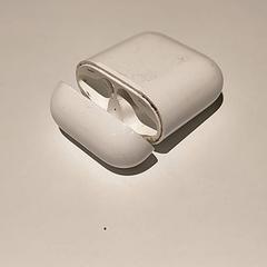 Airpod Wit, as reported by Bibliotheek Neude (Utrecht) using iLost