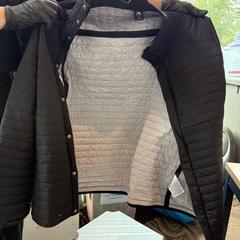 Casaco, como reportado por Haven Hotel Rotterdam utilizando o iLost