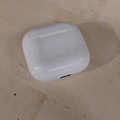 Airpod, as reported by IKEA Toulouse using iLost