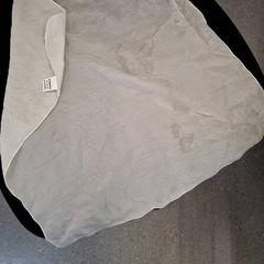 Un carré de soie Blanc, ako bolo nahlásené IKEA Marseille La Valentine pomocou iLost