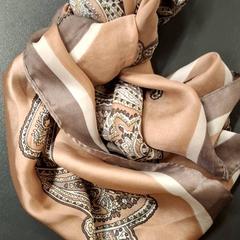 스카프, iLost를 사용하여 IKEA Paris Nord Roissy에 보고됨