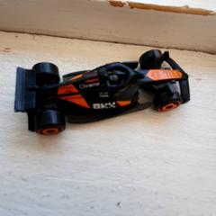 おもちゃの車 Zwart met oranje がiLostで DierenPark Amersfoort によって報告されました