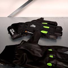 Gloves, as reported by Keolis Lund using iLost