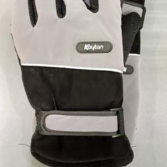 Kesztyű, amint azt Qbuzz GD Groningen HS az iLost segítségével jelentette.