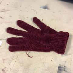 Kesztyű, amint azt Artis az iLost segítségével jelentette.