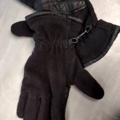 Kesztyű Zwart, fleece, amint azt Arriva Friesland / Groningen az iLost segítségével jelentette.