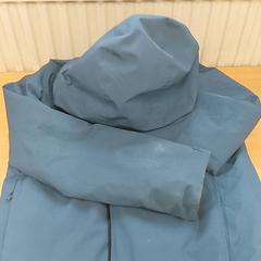 Kleding - jas, ha sido reportado por Centraal magazijn con iLost