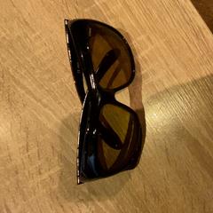 Okulary słoneczne, zgłoszono przez Van der Valk Hotel Apeldoorn - De Cantharel przy użyciu iLost