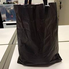 Tassen met kleding met kleding, iLost를 사용하여 Vrije Universiteit Amsterdam에 보고됨