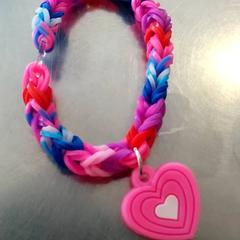 Karkötő Loom met hartje, amint azt Burgers' Zoo az iLost segítségével jelentette.