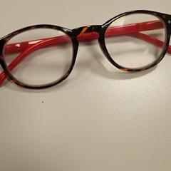 Óculos Buxton, como reportado por Vrije Universiteit Amsterdam utilizando o iLost