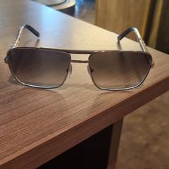 Sonnenbrille, gemeldet von Van der Valk Hotel Haarlem über iLost
