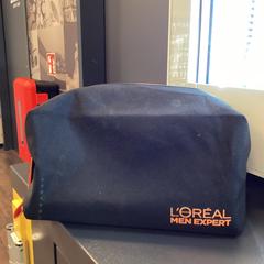 Kosmetiktasche Blau, ha sido reportado por MEININGER Hotel Dresden Zentrum con iLost