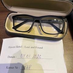 Glasses case with glasses zwart, as reported by Haven Hotel Rotterdam using iLost