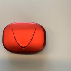 Sluchátko Red, jak nahlášeno MEININGER Hotel Berlin Airport pomocí iLost